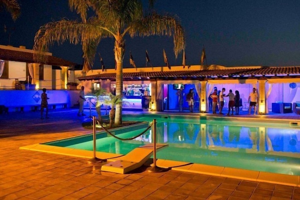Bar à beira da piscina