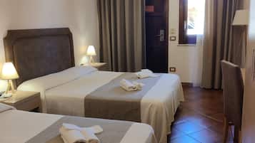 Habitación cuádruple Deluxe | Sábanas italianas Frette y ropa de cama de alta calidad
