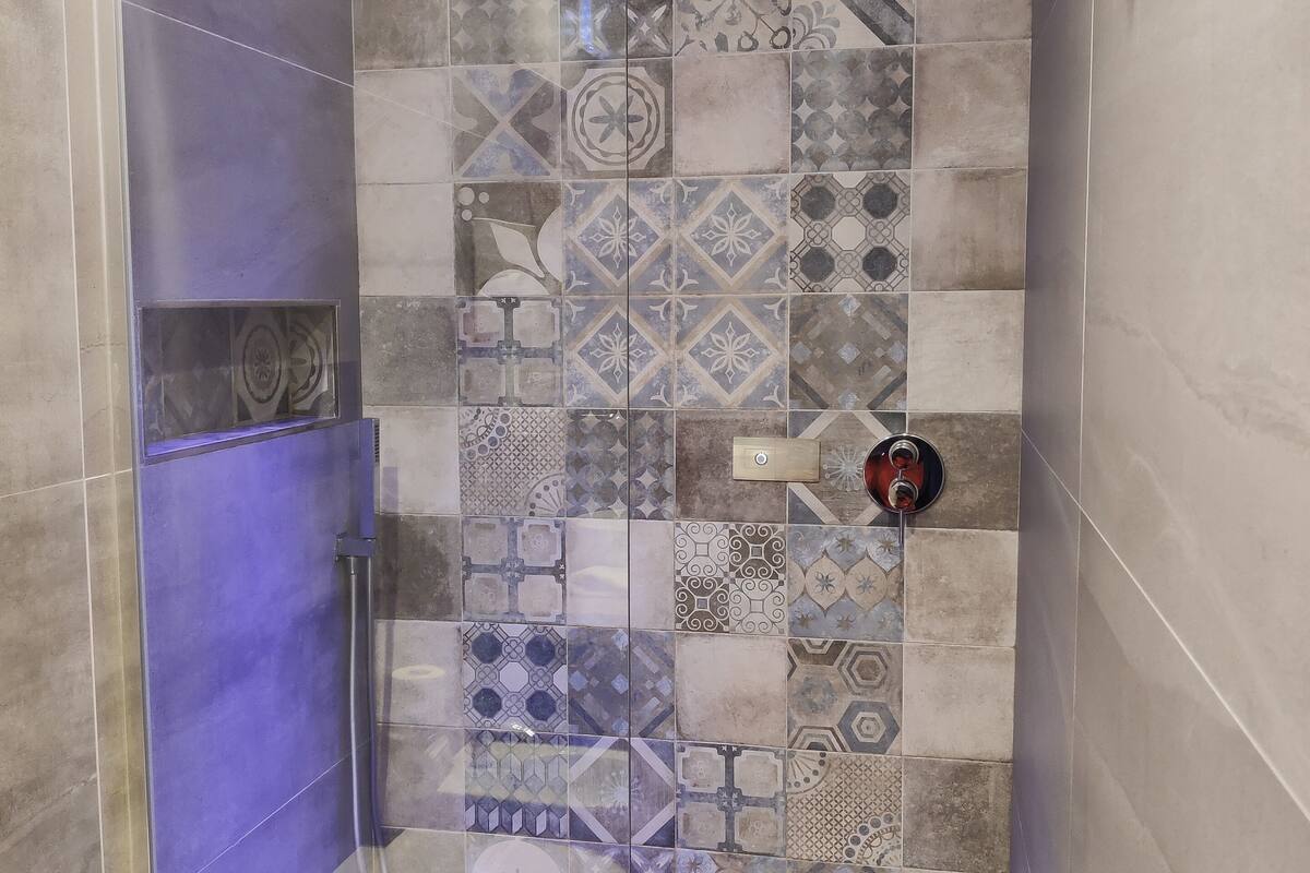 shower, hydromassage showerhead, designer toiletries, hair dryer