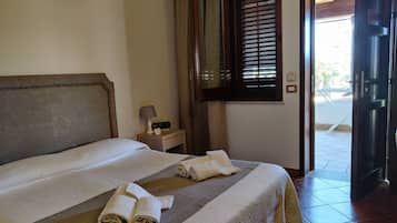 Deluxe Room | Frette Italian sheets, premium bedding, down duvets