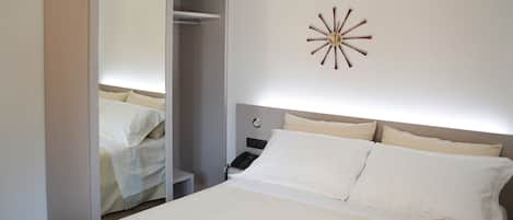 Superior Double or Twin Room, 1 Queen Bed | Down comforters, in-room safe, soundproofing, free WiFi