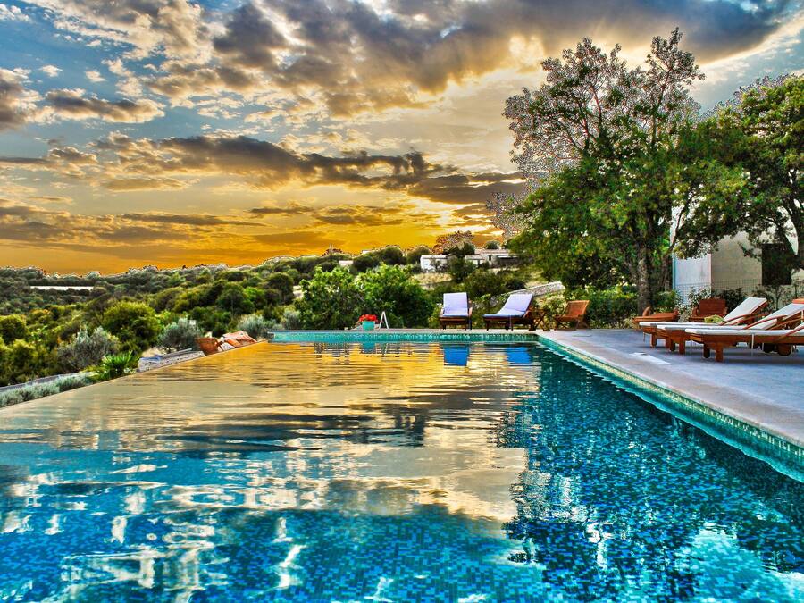 Seasonal outdoor pool, open 8:00 AM to 7:00 PM, pool umbrellas