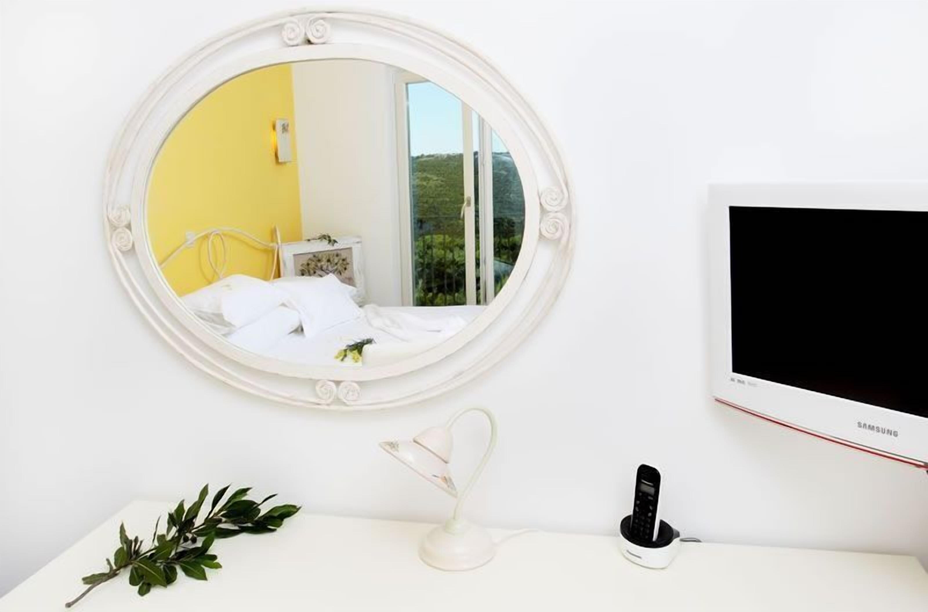 standard double room, balcony, sea view | room amenity