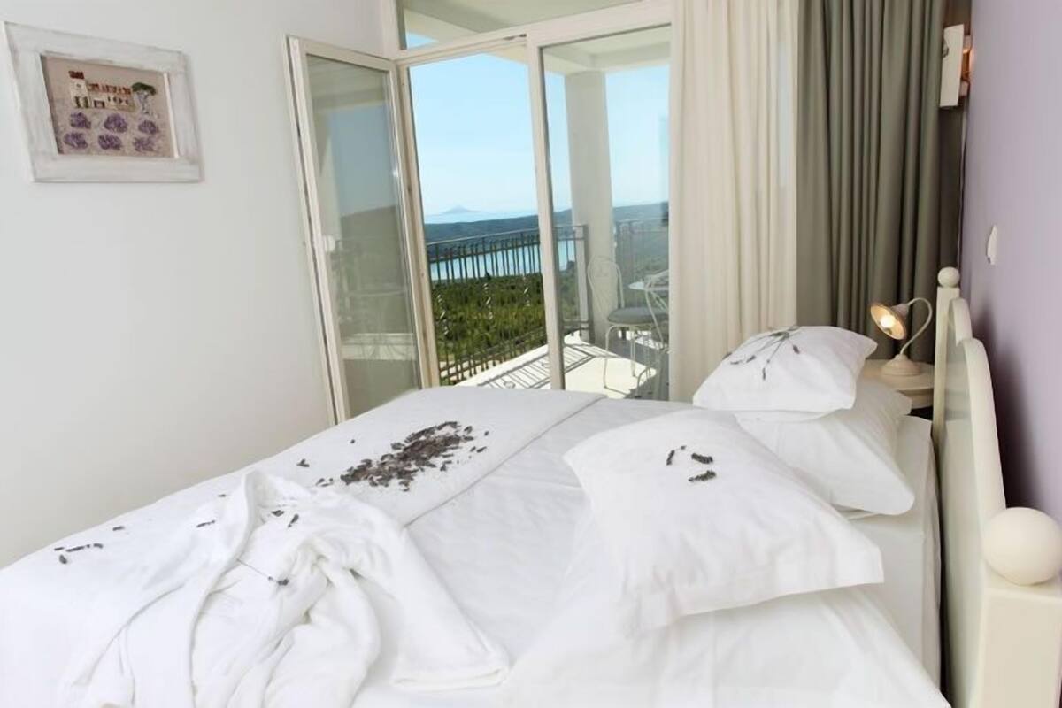 comfort double room, 1 double bed, balcony, sea view | premium bedding, minibar, in-room safe, individually decorated