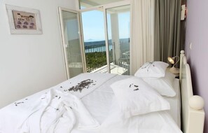 Comfort Double Room, 1 Double Bed, Balcony, Sea View | Premium bedding, minibar, in-room safe, individually decorated