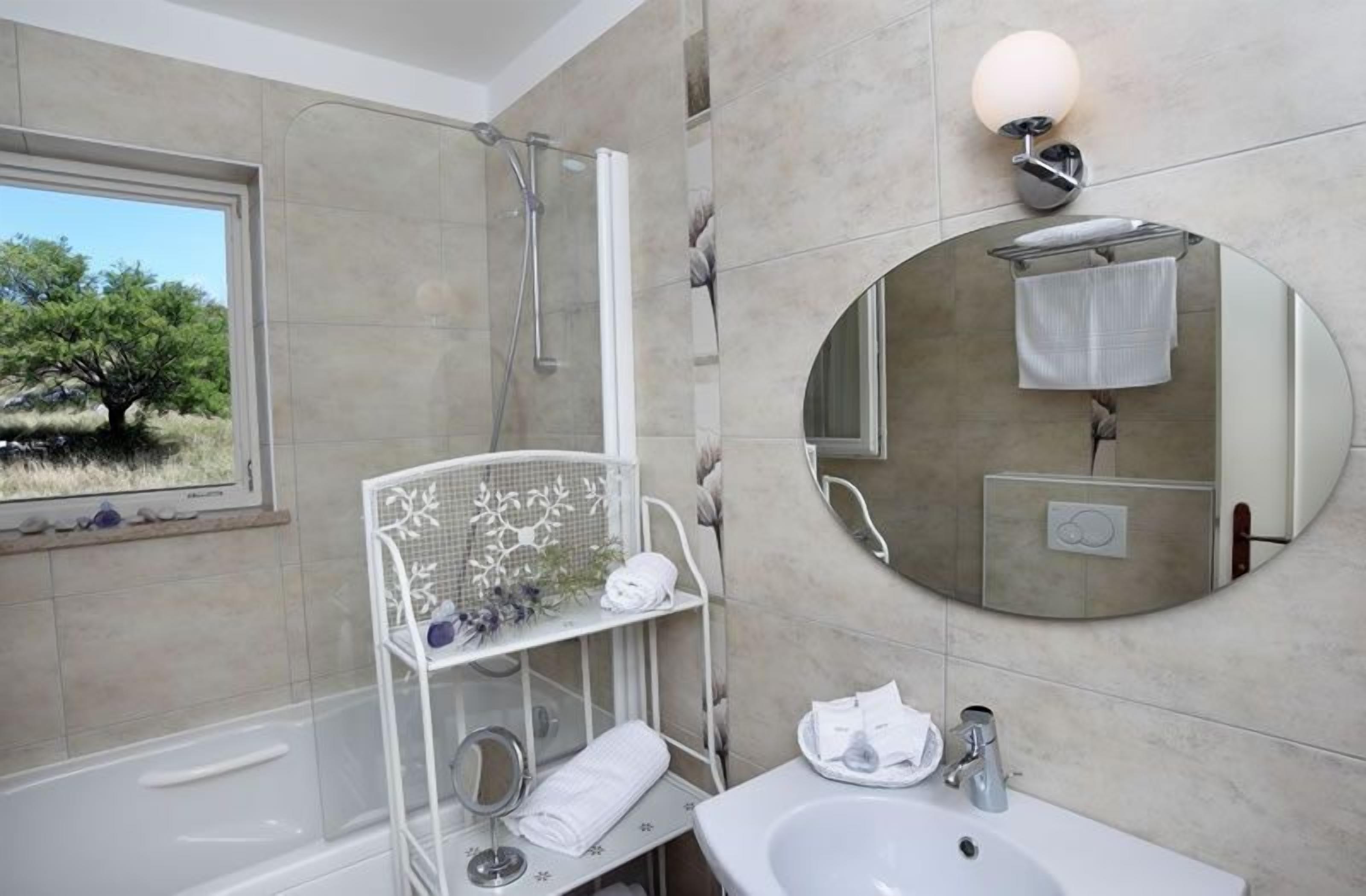 comfort double room, 1 double bed, balcony, sea view | bathroom | free toiletries, hair dryer, bathrobes, slippers