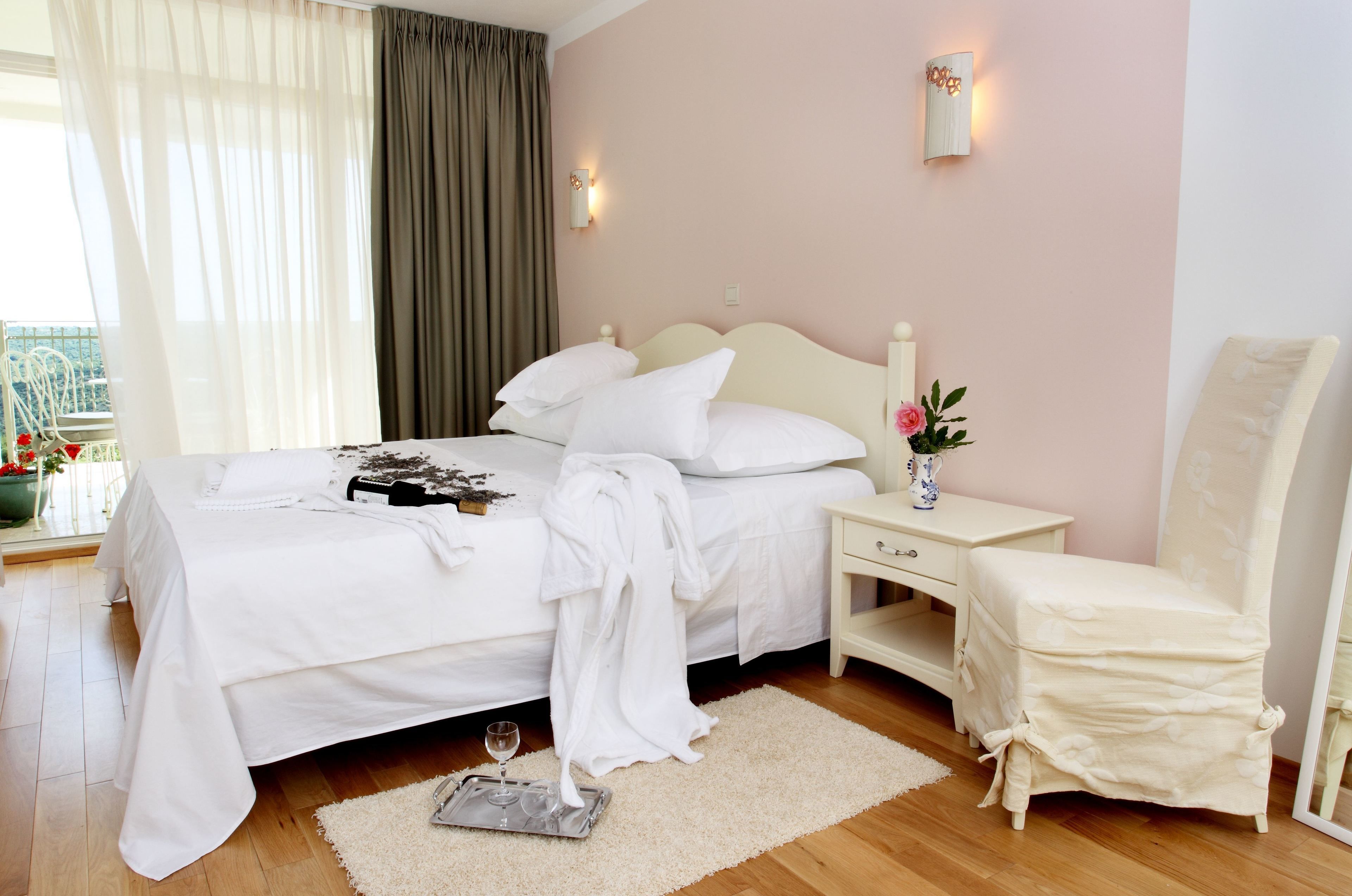 comfort double room, 1 double bed, balcony, sea view | premium bedding, minibar, in-room safe, individually decorated