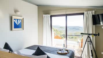 Comfort Studio, Ocean View | Desk, laptop workspace, blackout curtains, iron/ironing board