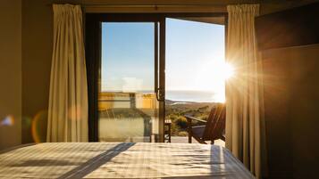 Comfort Studio, Ocean View | Desk, laptop workspace, blackout drapes, iron/ironing board