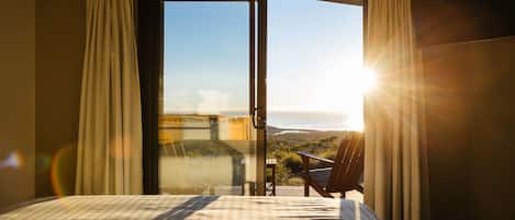 Comfort-studio, valtamerinäköala | Työpöytä, kannettavalle tietokoneelle sopiva työtila, pimennysverhot