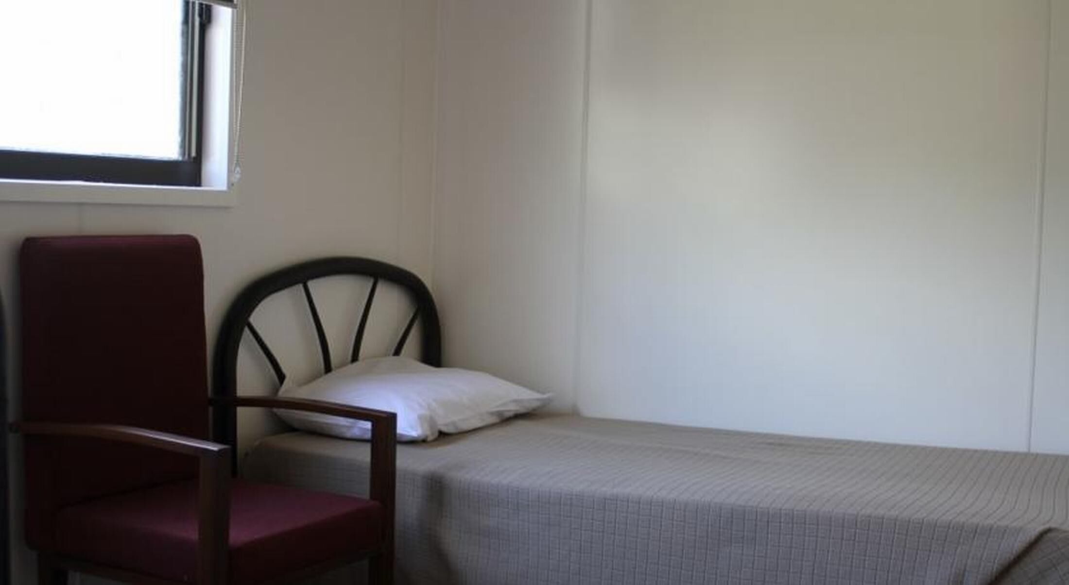 アイロン / アイロン台、ベッドシーツ、アラーム付き時計