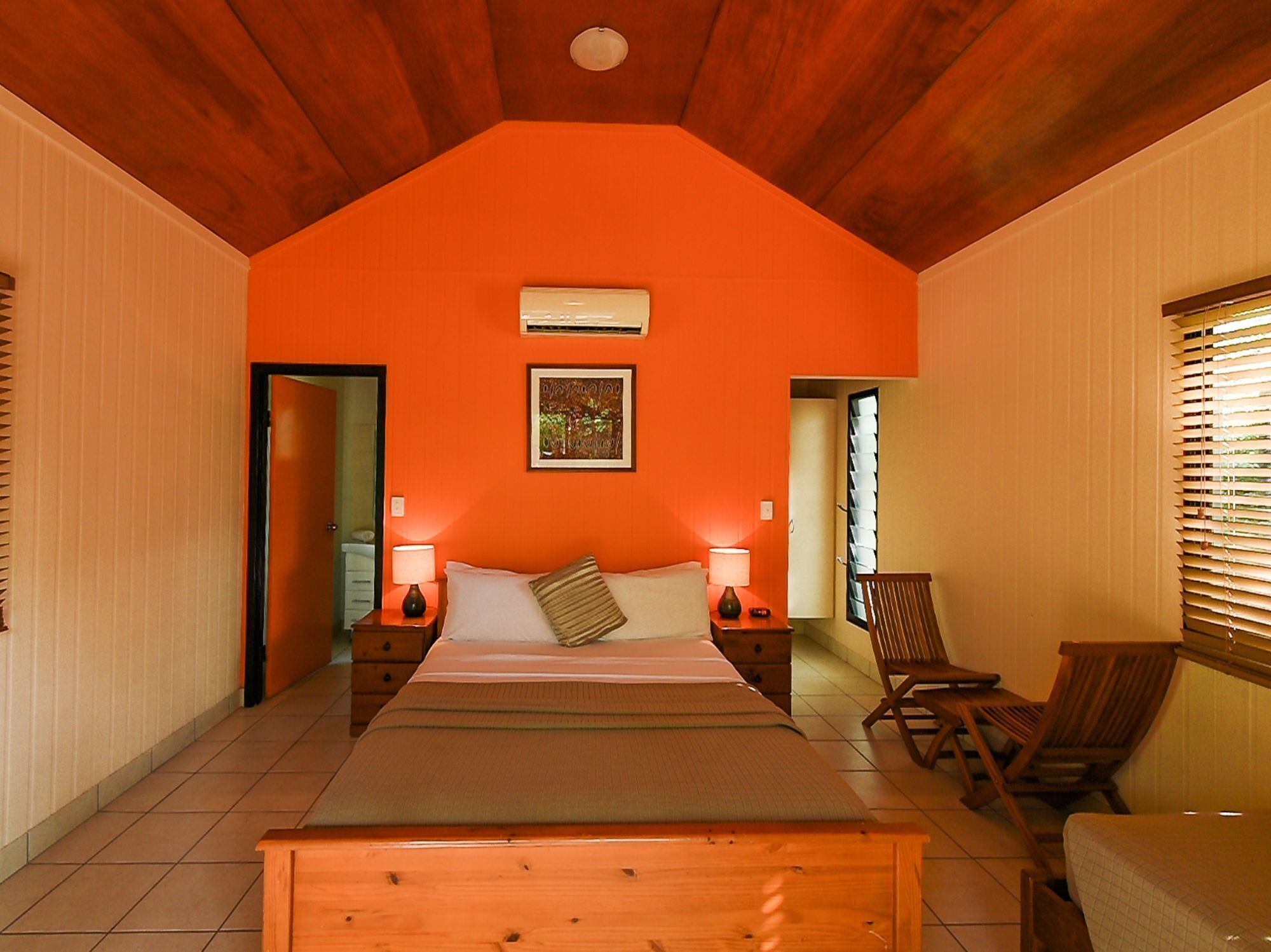 Deluxe Bungalow, Pool View | Seterika/papan seterika, cadar katil, jam penggera 