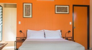 Iron/ironing board, bed sheets, alarm clocks - Mary River Widerness Retreat (Mount Bundey)