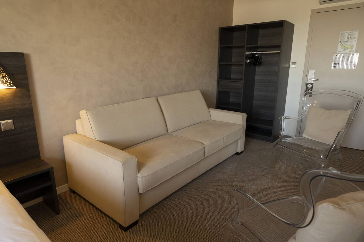 junior suite | 1 bedroom, premium bedding, desk, soundproofing