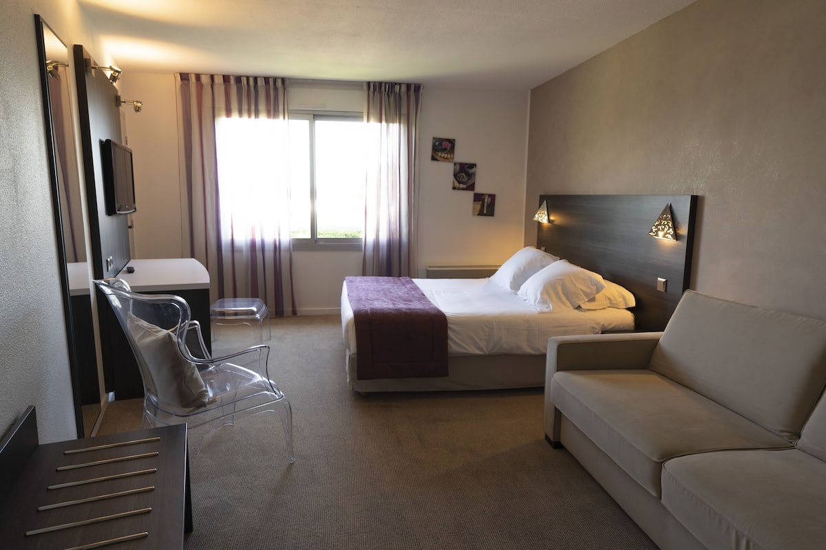 junior suite | 1 bedroom, premium bedding, desk, soundproofing