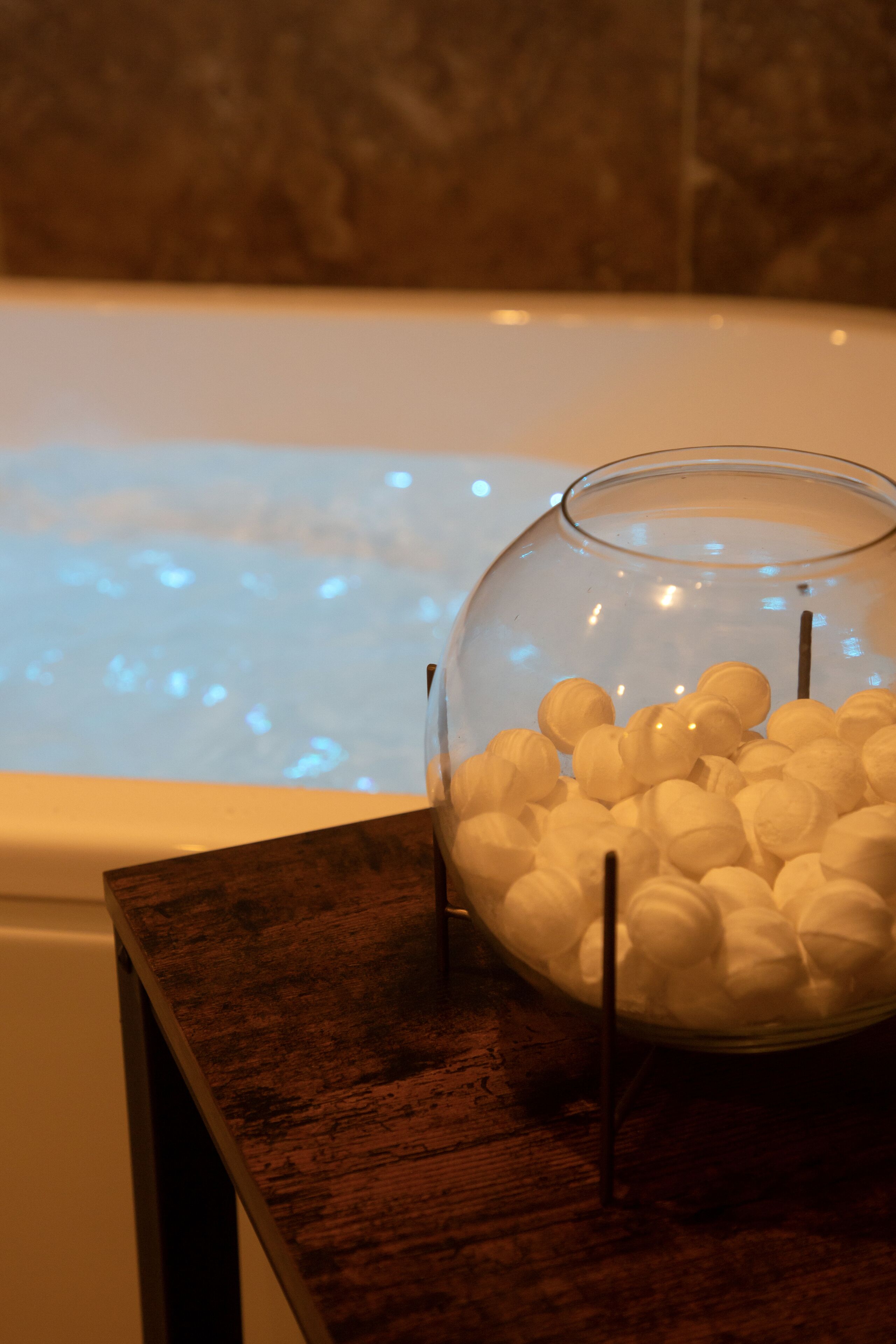 body treatments, body wraps, body scrubs, facials, 1 treatment room