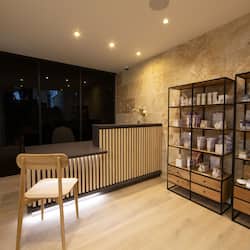 Body treatments, body wraps, body scrubs, facials, 1 treatment room