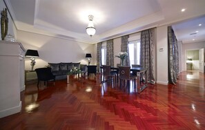 55-inch LED TV with cable channels, TV - Boutike Cibeles (Madrid)