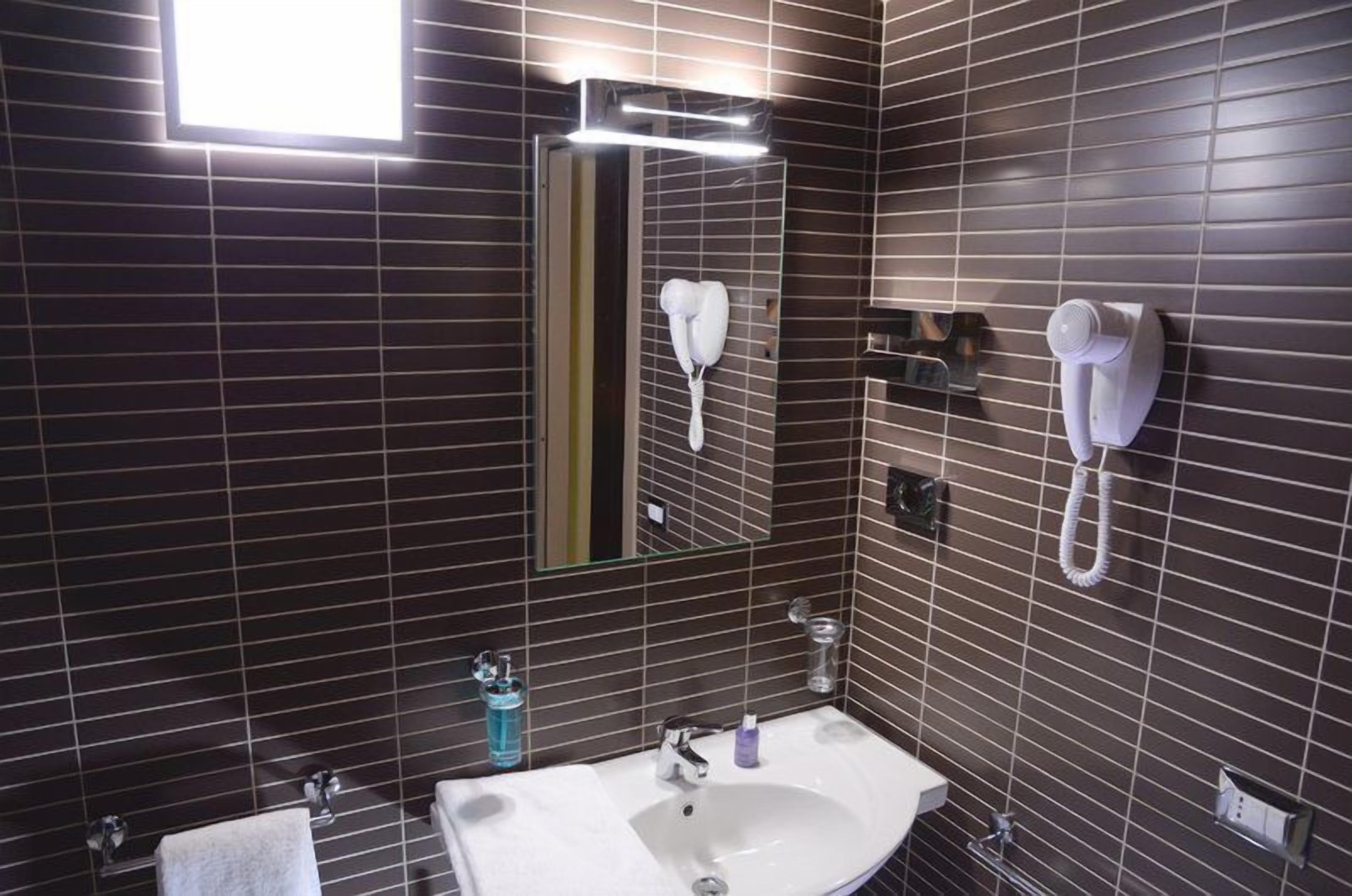 shower, rainfall showerhead, hair dryer, bidet