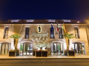 Façade de l’hébergement - soirée/nuit