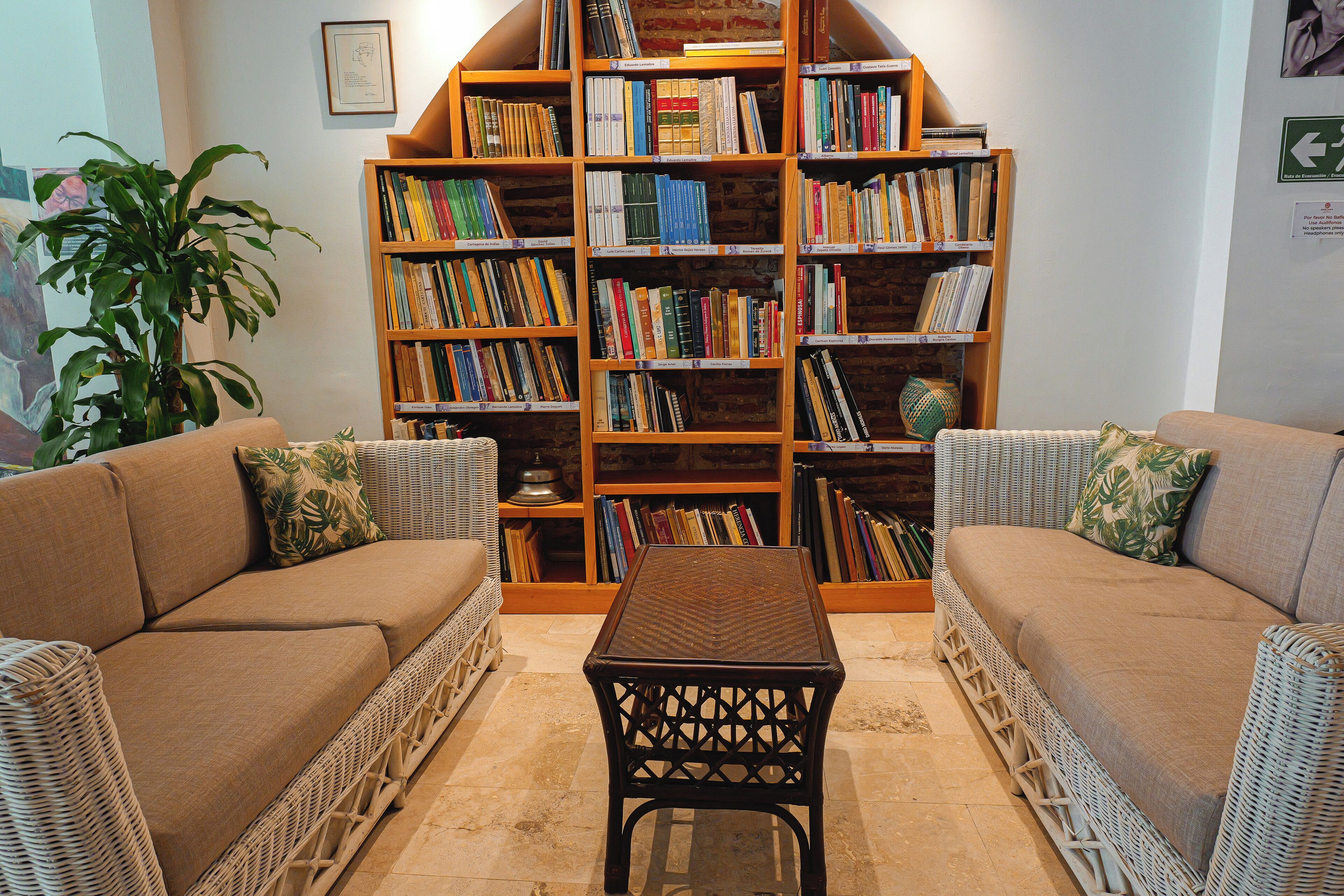 32-inch tv with cable channels