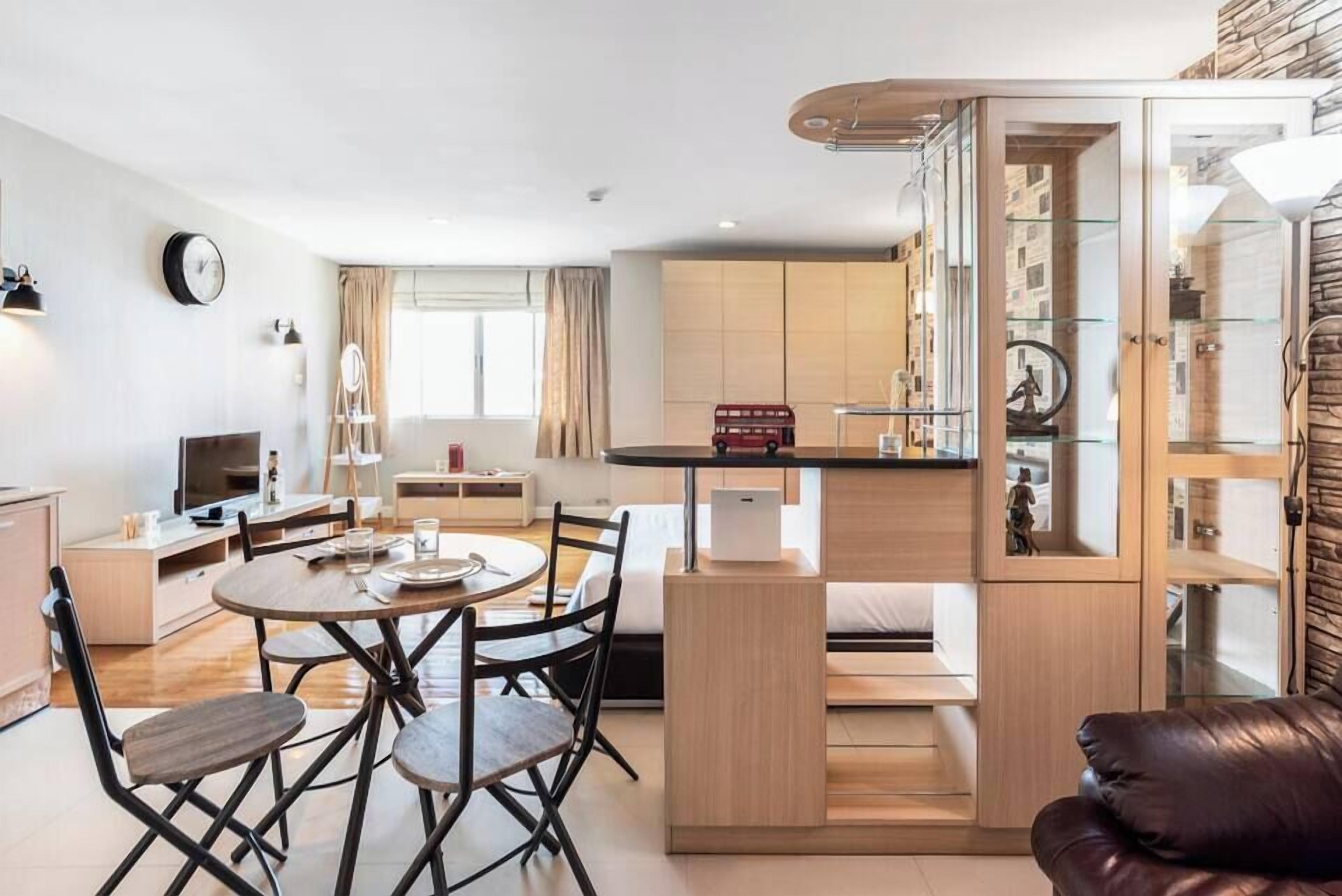 Superior Studio B (checkin 8am - 8pm) | Living area