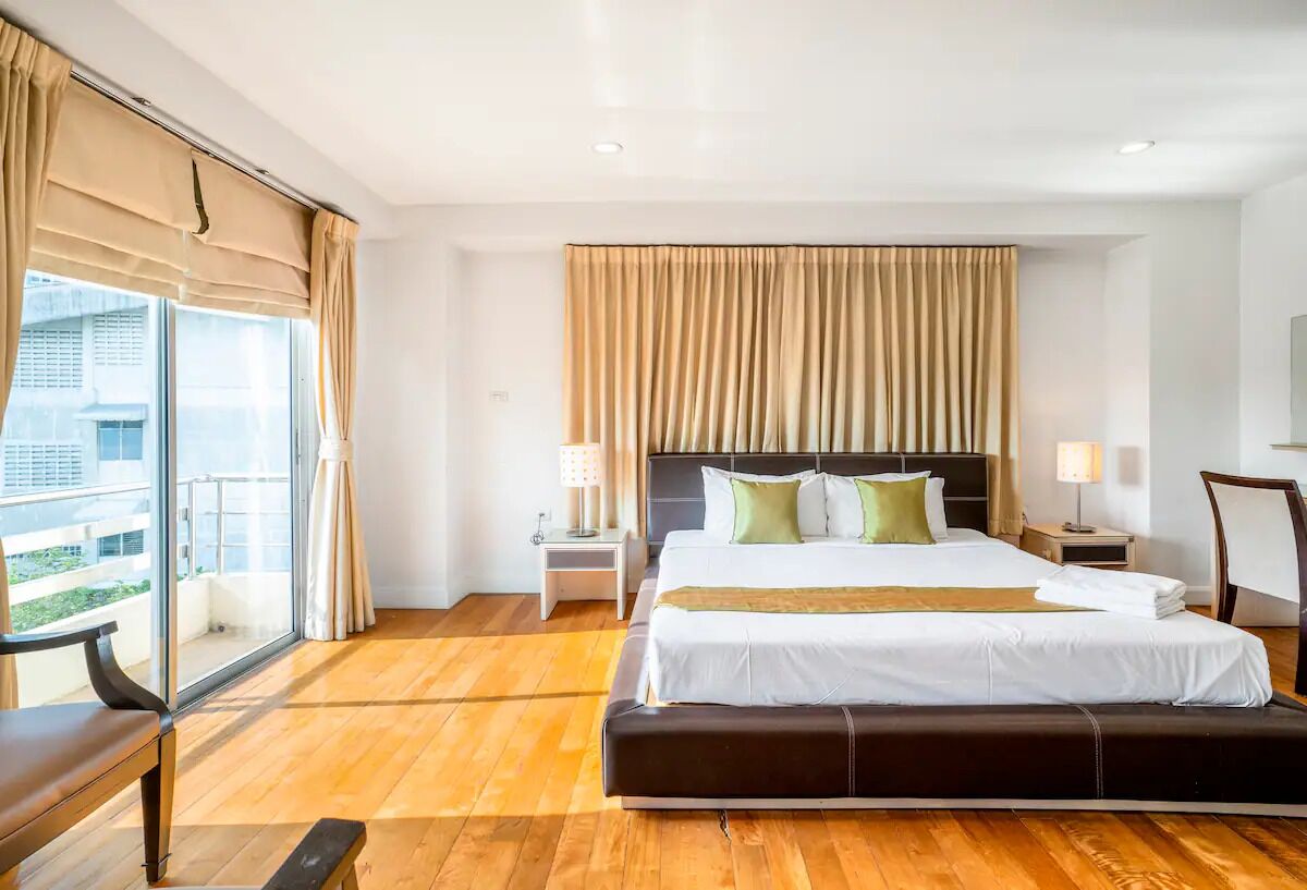Suite familiar, 1 habitación, cocina, vista a la ciudad (One Bedroom Suite (checkin 8am - 8pm)) | Caja de seguridad en la habitación, escritorio y wifi gratis 
