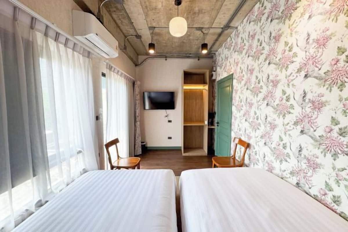 2 bedrooms, in-room safe, desk, free WiFi