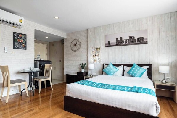 高級開放式客房, 1 張加大雙人床, 城市景觀 (Superior Studio A (checkin 8am - 8pm)) | 2 間臥室、客房內保險箱、書桌、免費無線上網