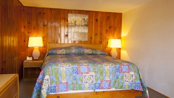 Chambre Standard, 1 très grand lit | Ameublement personnalisé, bureau, fer et planche à repasser