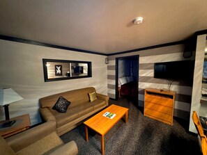 Luxury Studio Suite, 1 King Bed, Non Smoking, Jetted Tub | Living area | 40-inch LED TV with cable channels, TV