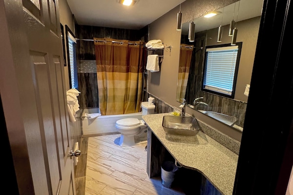 Deluxe Room, 2 Queen Beds, Non Smoking, Refrigerator & Microwave | Bathroom | Free toiletries, hair dryer, towels, soap