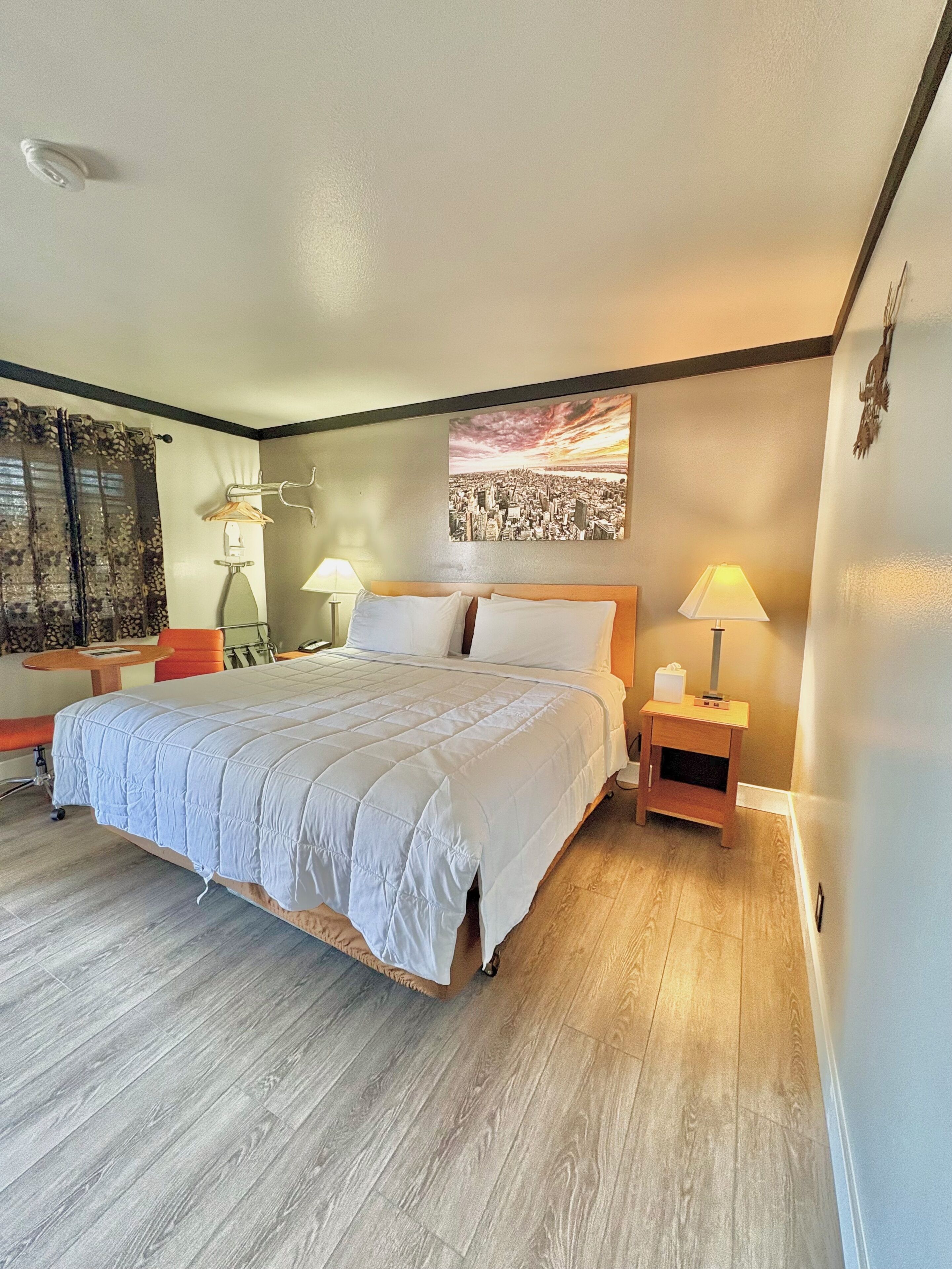 Habitación Royal, 1 cama de matrimonio grande, no fumadores, baño privado | Ropa de cama de alta calidad y colchones con acolchado adicional