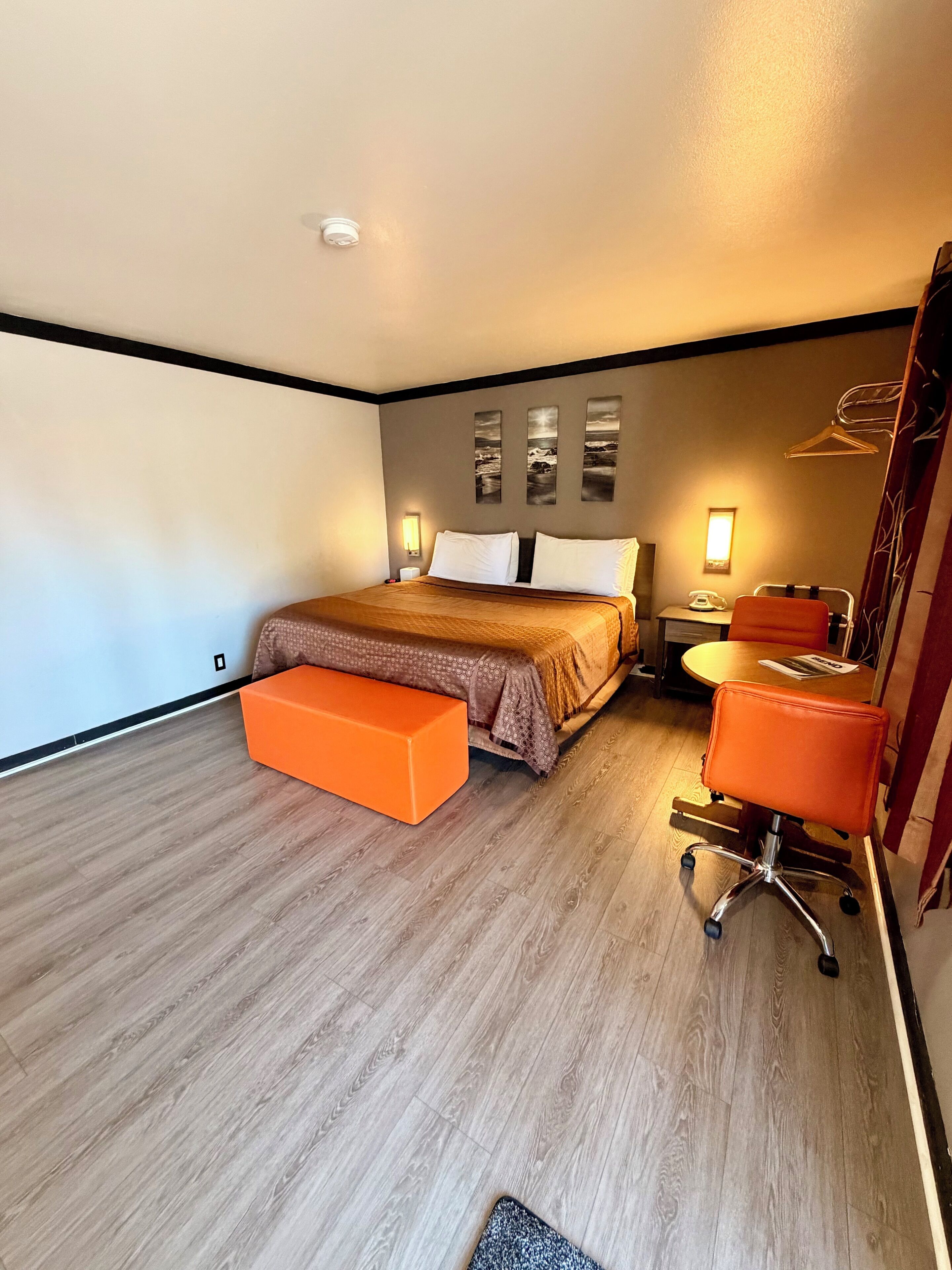 Royal Room, 1 King Bed, Non Smoking, Private Bathroom | Premium bedding, pillowtop beds, individually furnished, desk