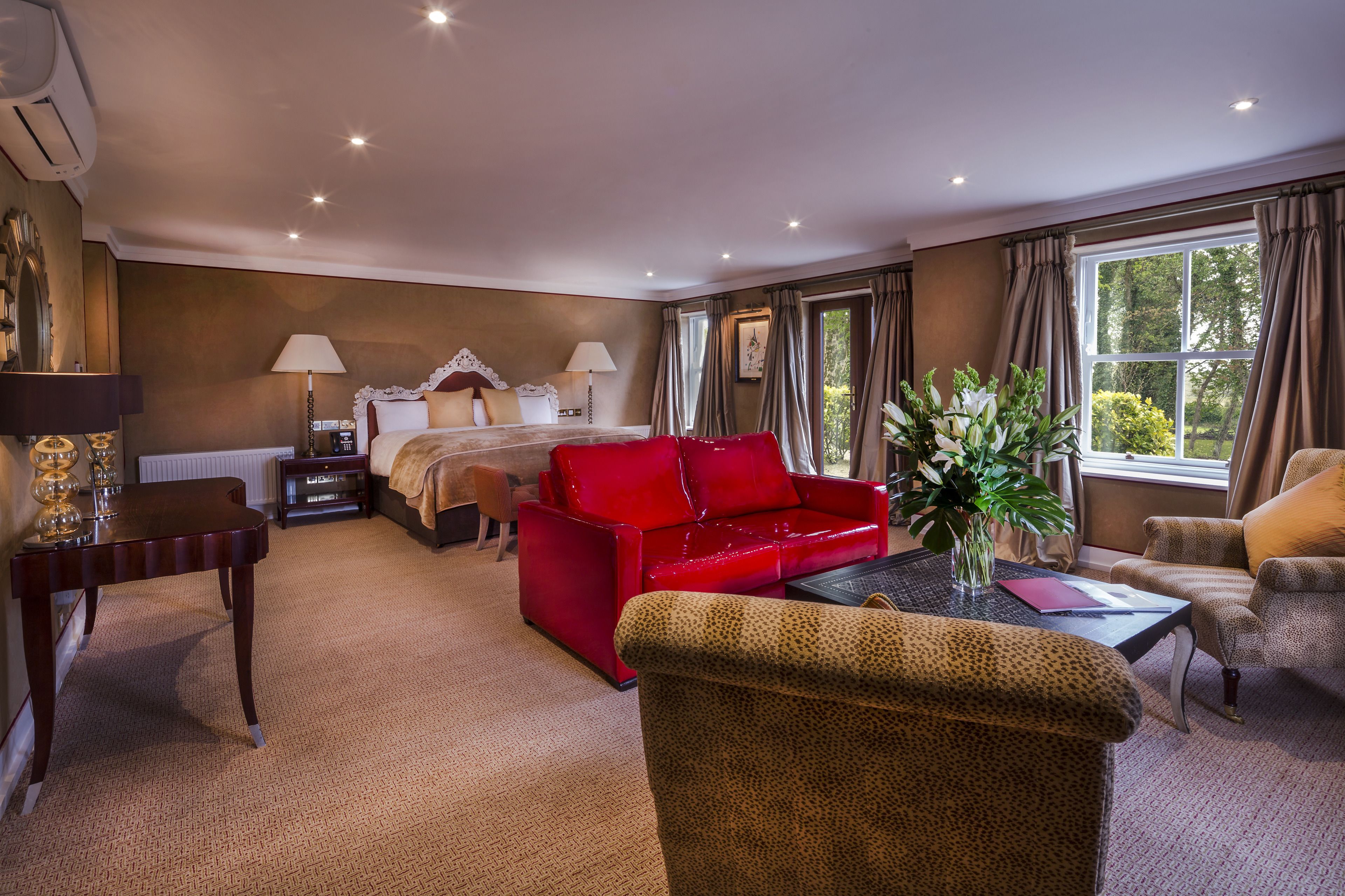 egyptian cotton sheets, premium bedding, in-room safe