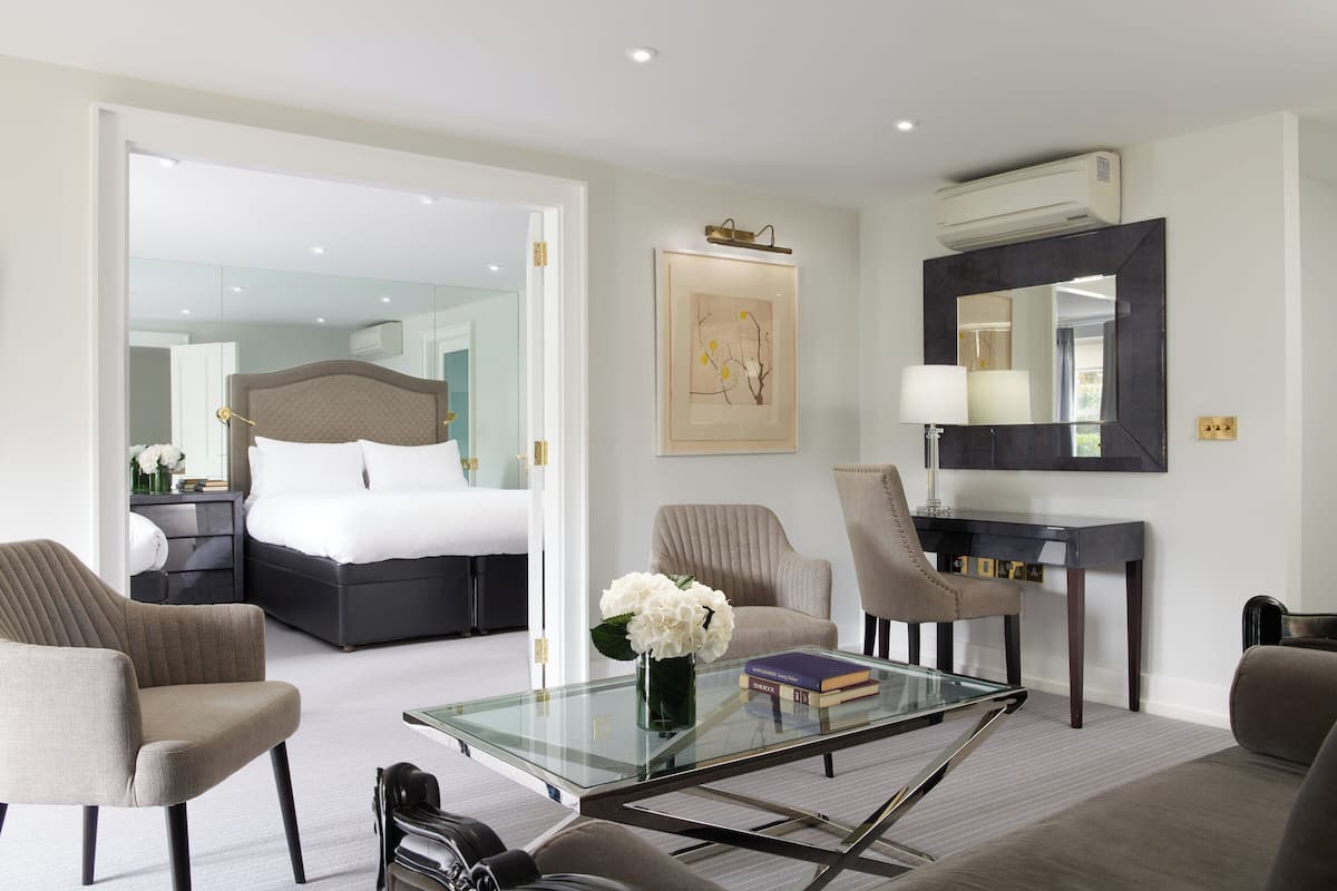 egyptian cotton sheets, premium bedding, in-room safe