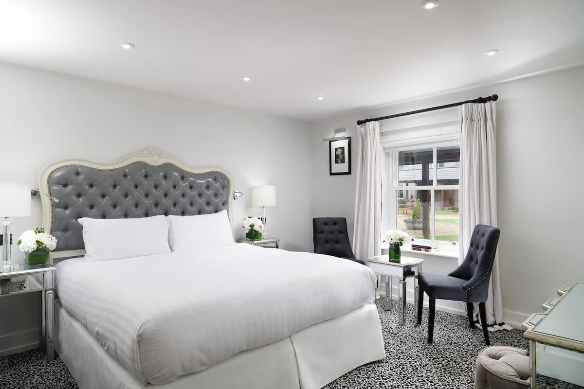 Deluxe King | Draps en coton égyptien, literie de qualité, coffre-fort, décor unique