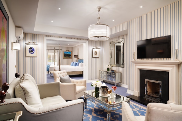 LCD-Fernseher, DVD-Player