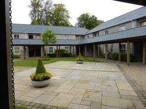 Courtyard view - The Lodge at Ashford Castle (Cong)