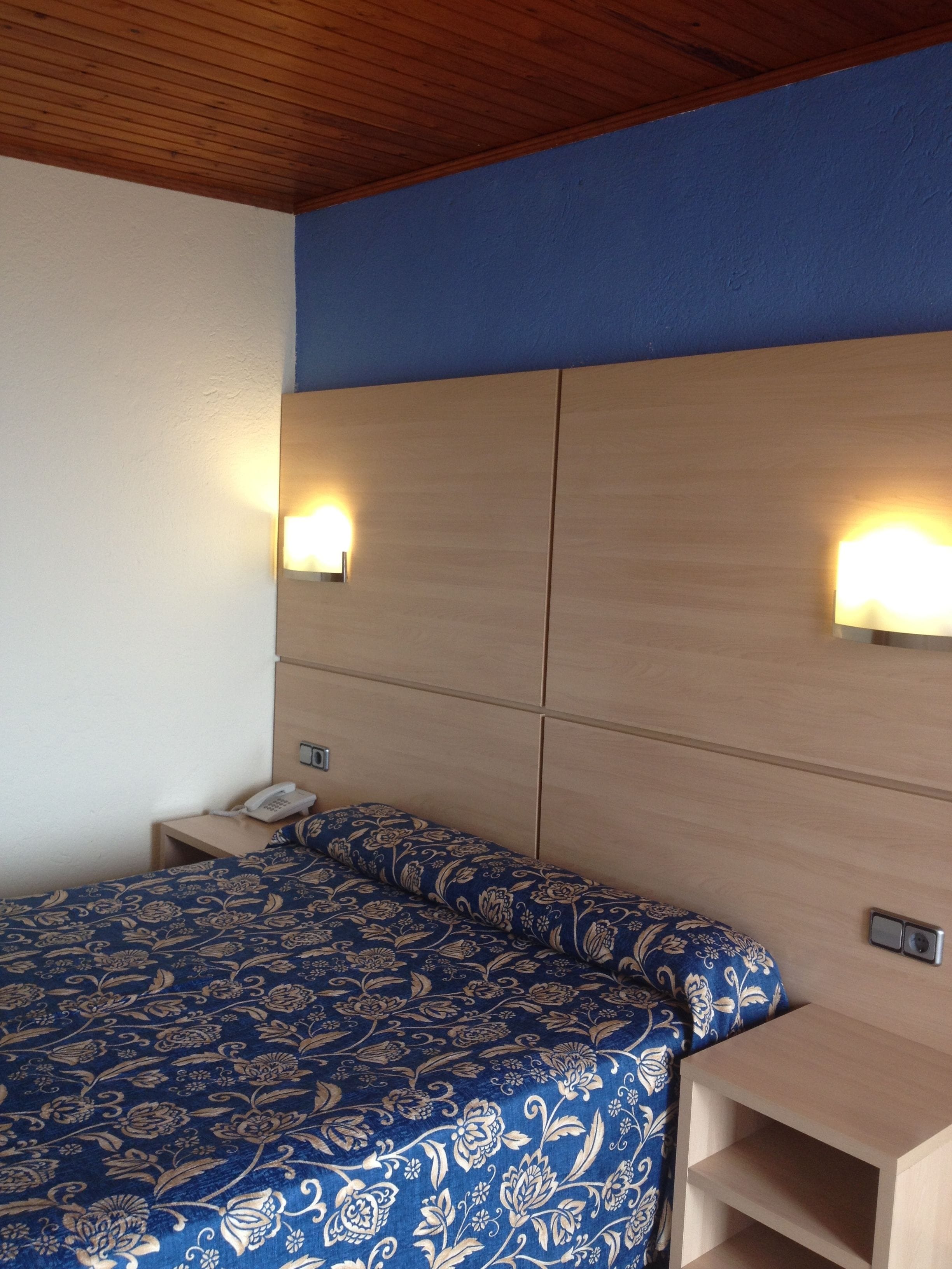standard room | desk, iron/ironing board, free wifi, bed sheets