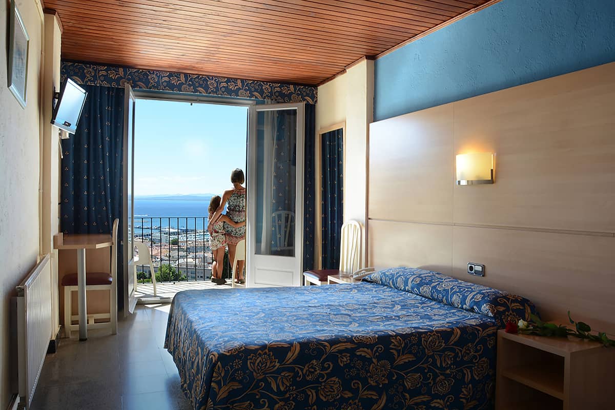 standard room | desk, iron/ironing board, free wifi, bed sheets