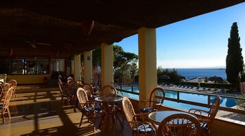 Abre todos los días (con vistas al mar)