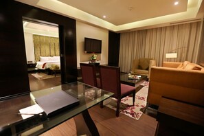 Suite Room King Bed with Bath Tub | 1 bedroom, minibar, in-room safe, laptop workspace - Hotel Royal Orchid, Jaipur (Jaipur)