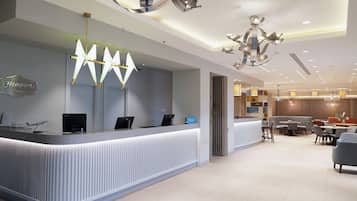 Breakfast, lunch, dinner served; international cuisine