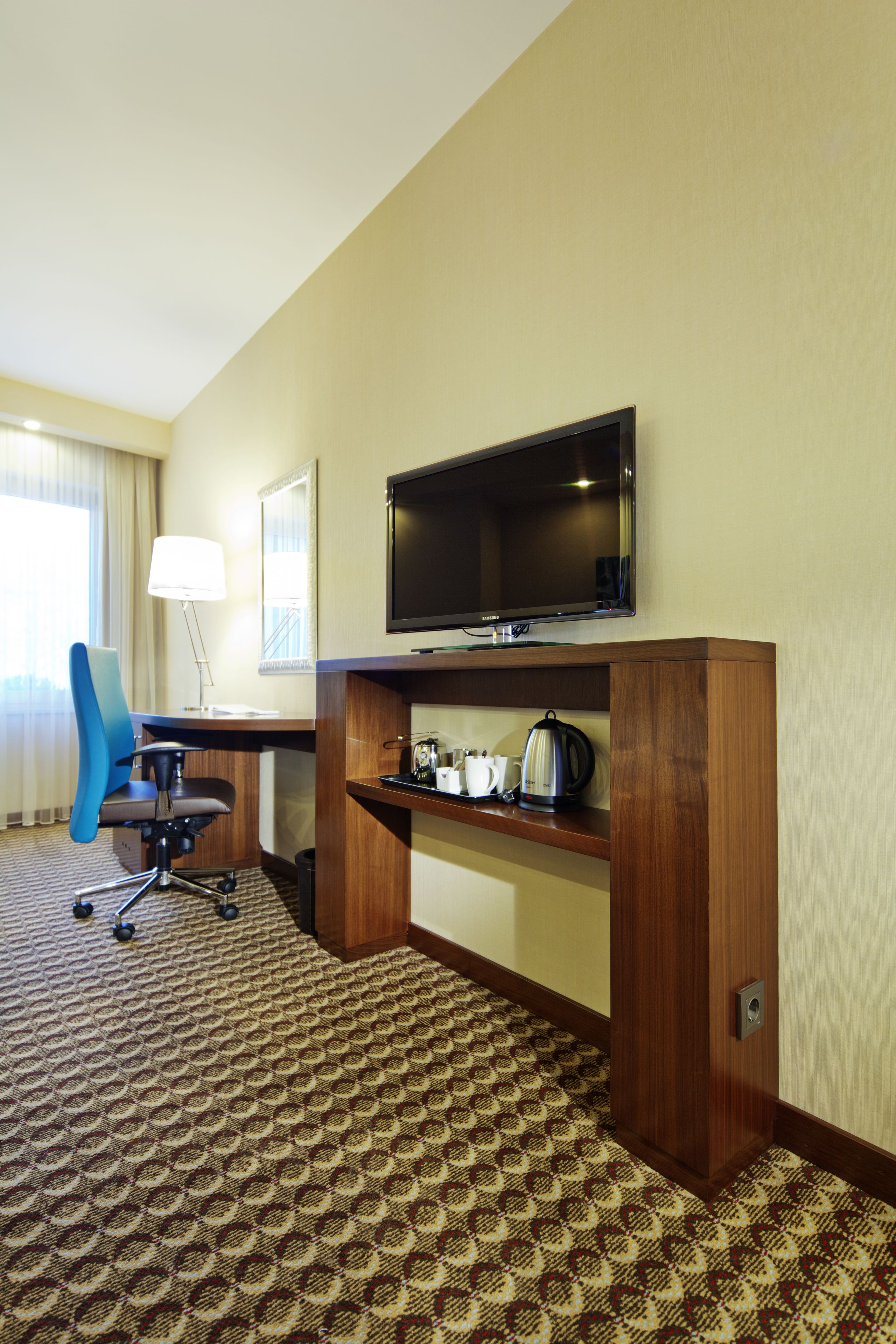 Zimmersafe, Schreibtisch, Bügeleisen/Bügelbrett, kostenlose Babybetten