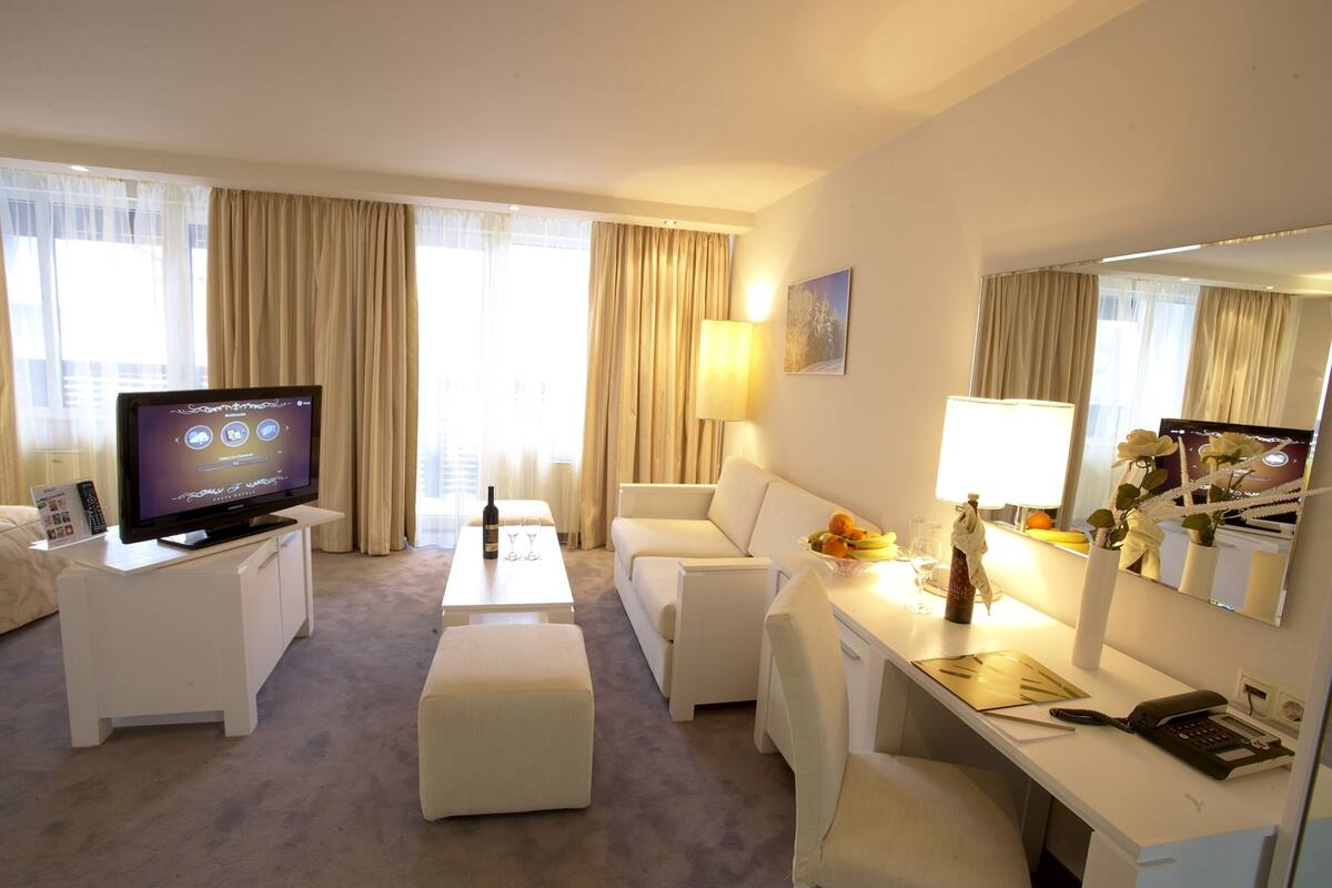 Junior Suite, 1 Double or 2 Single beds
