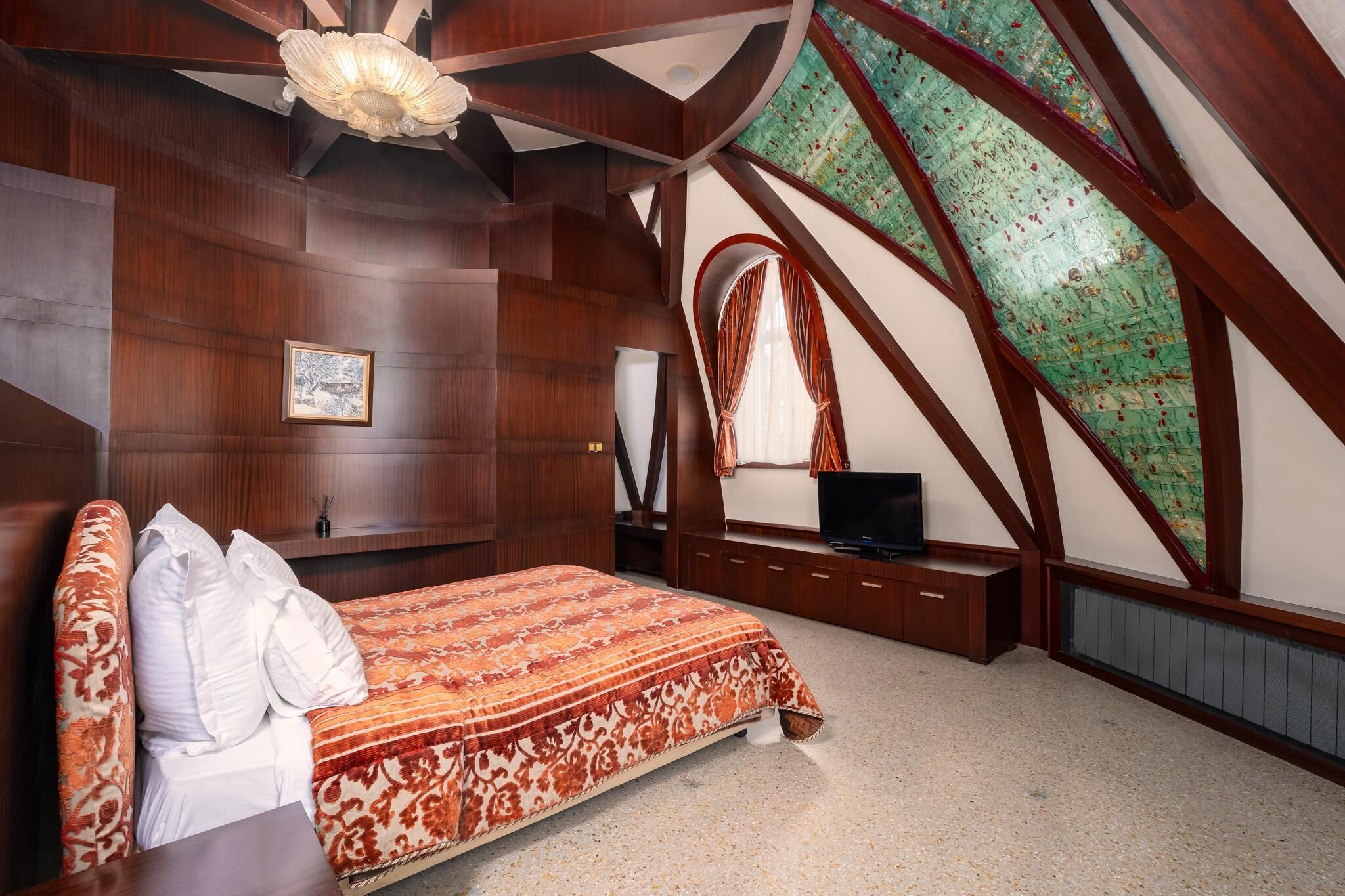 1 chambre, minibar, coffres-forts dans les chambres, bureau