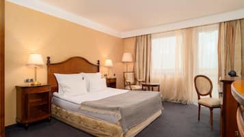 1 chambre, minibar, coffres-forts dans les chambres, bureau