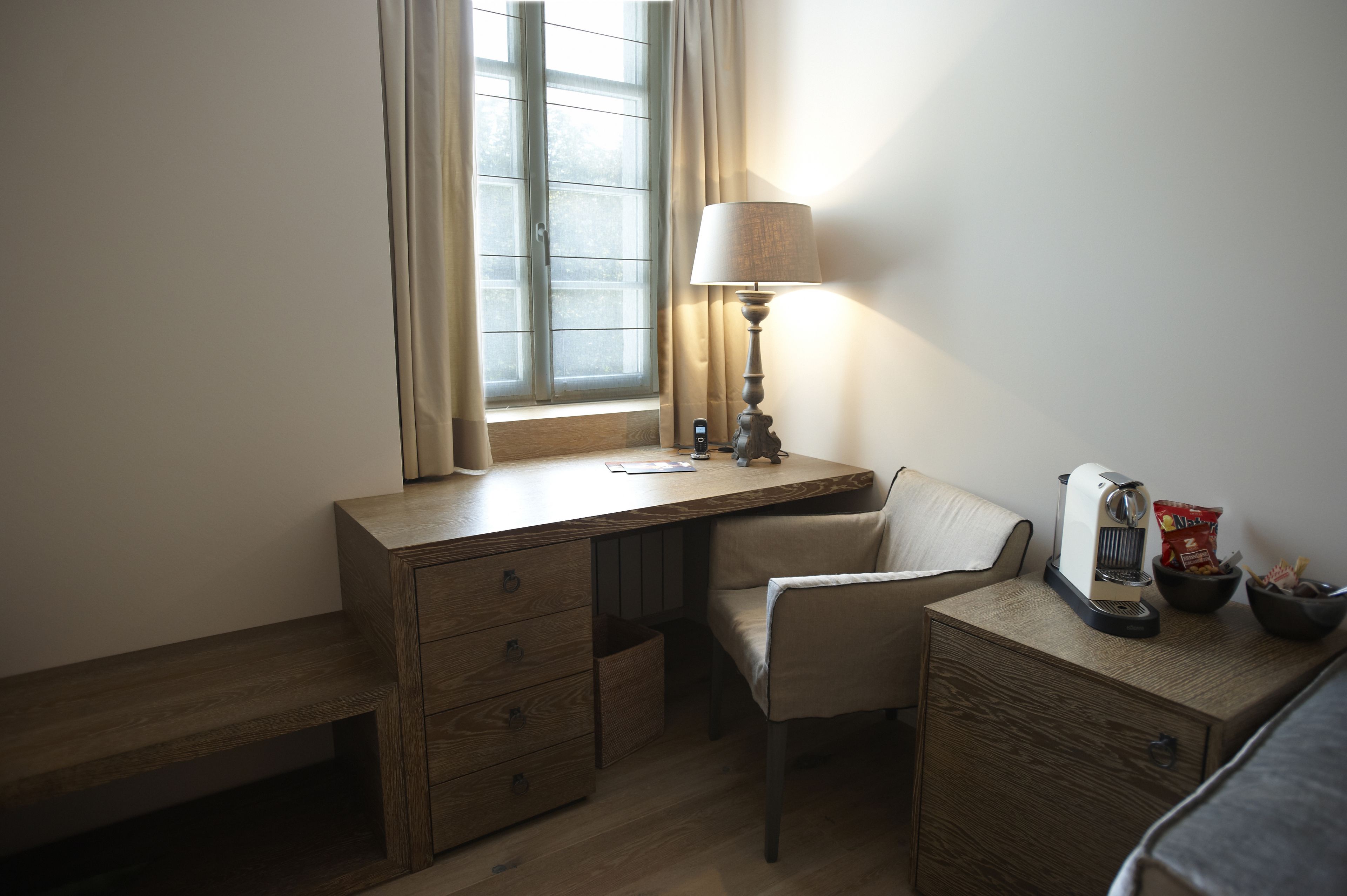 classic single room (charming) | living area | flat-screen tv