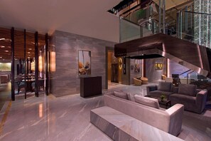 4 restaurants, lunch, dinner, brunch served; international cuisine